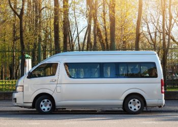 Harga Mobil Hiace Baru dan Bekas serta Spesifikasinya