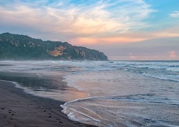 Pantai Parangtritis: Pesona Laut dan Mitos yang Menawan di Jogja
