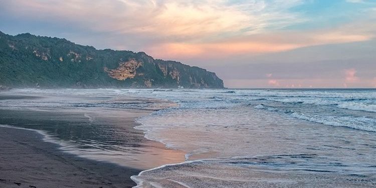 Pantai Parangtritis: Pesona Laut dan Mitos yang Menawan di Jogja
