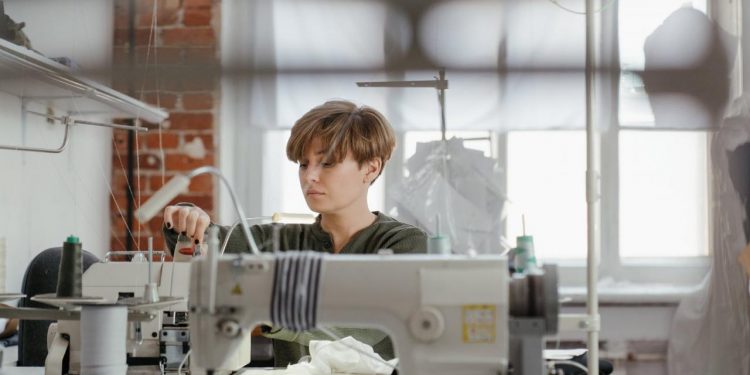 7 Rekomendasi Mesin Jahit Untuk Pemula