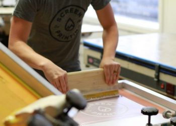 Gunakan Kreativitas Anda dalam Bentuk Pakaian di Jasa Sablon Kaos