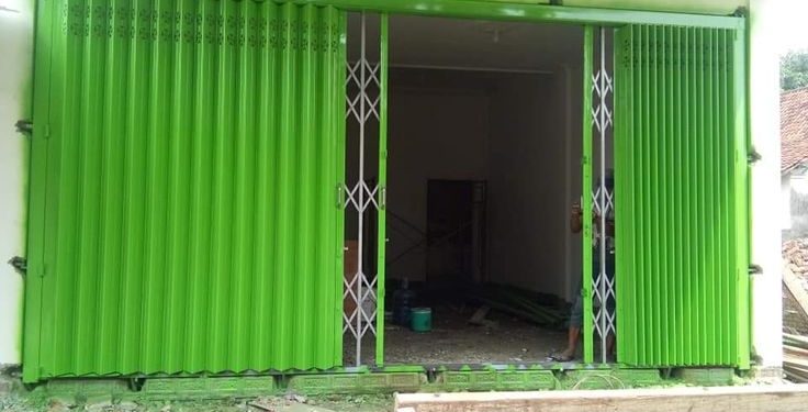Modernisasi Eksterior dengan Pintu Harmonika Elegan