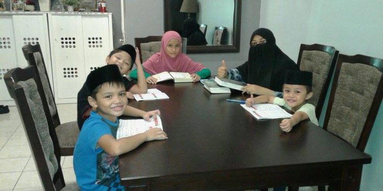 Cara Belajar Mengaji di Rumah agar Cepat Lancar