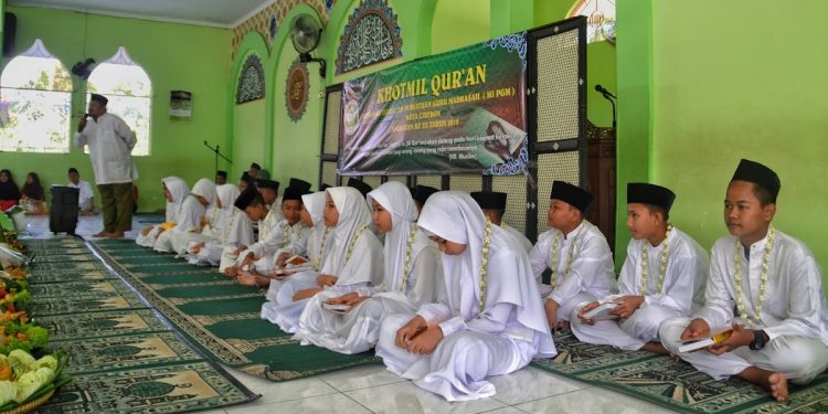 Mengapa Khotmil Qur’an Menjadi Tradisi Penting di Pesantren?